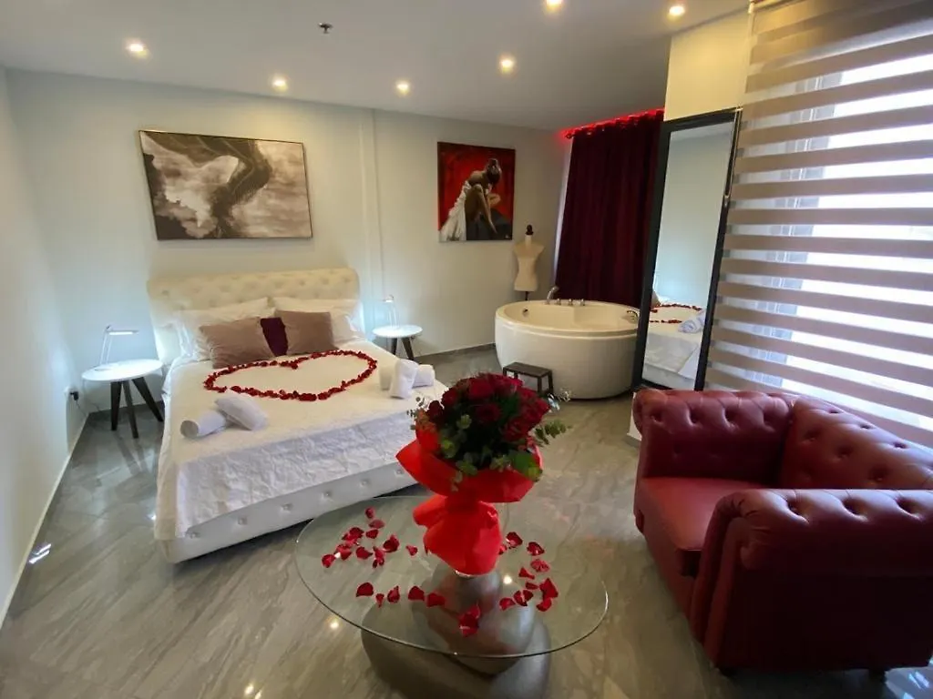Appartement Mesogios House Suites Larnaca