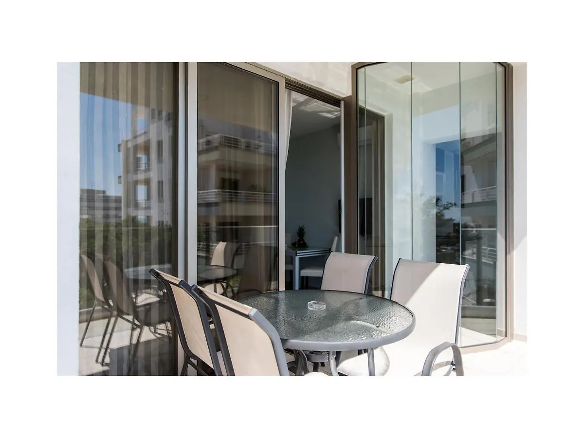 Mesogios House Suites Larnaca 0*,