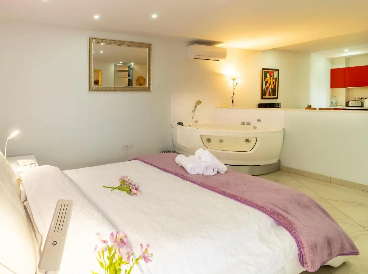 Mesogios House Suites Larnaca 0*,  Chypre