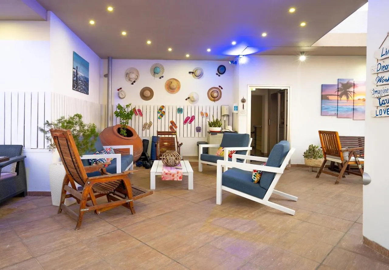 Mesogios House Suites Larnaca Appartement