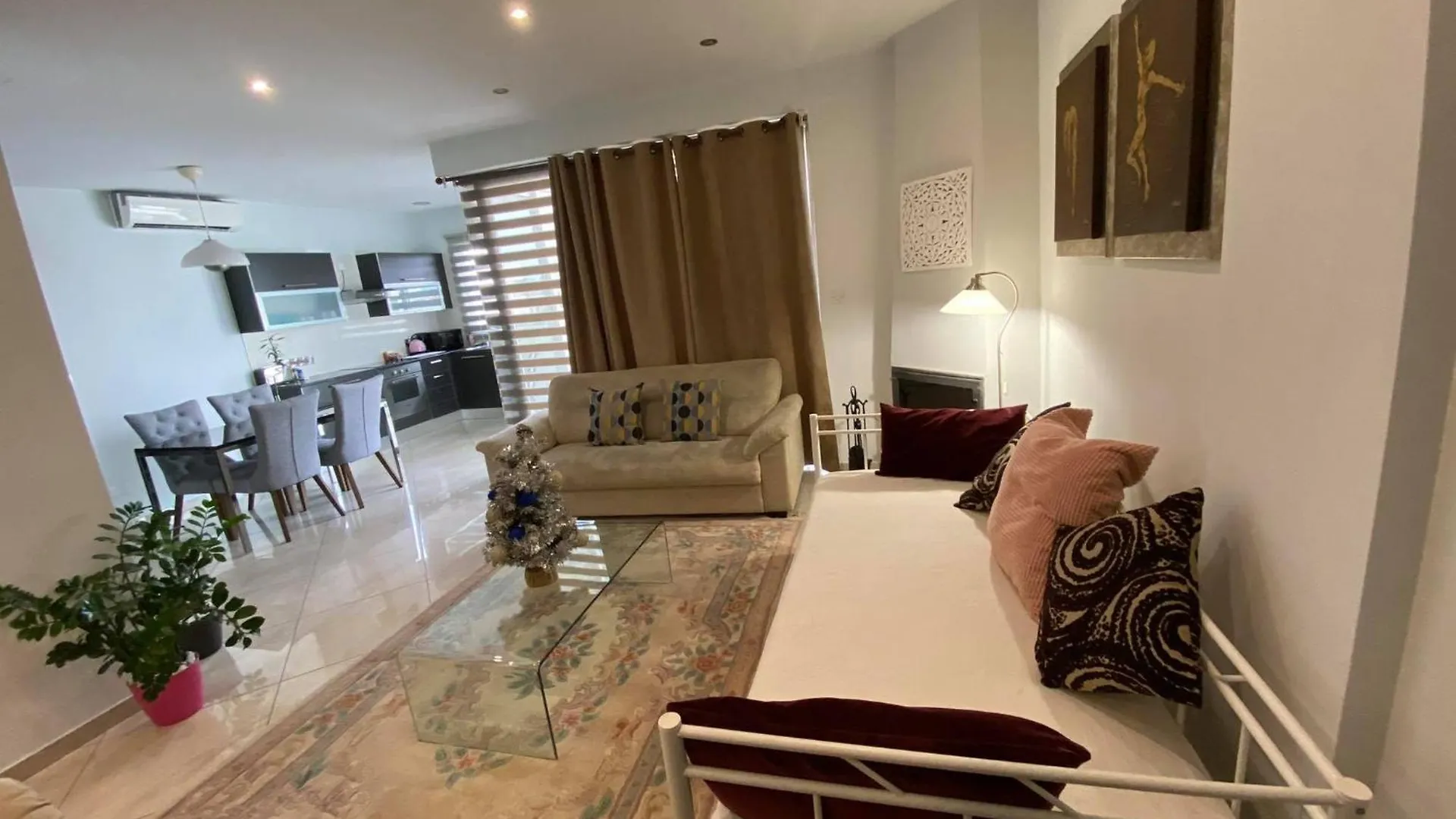 Mesogios House Suites Larnaca