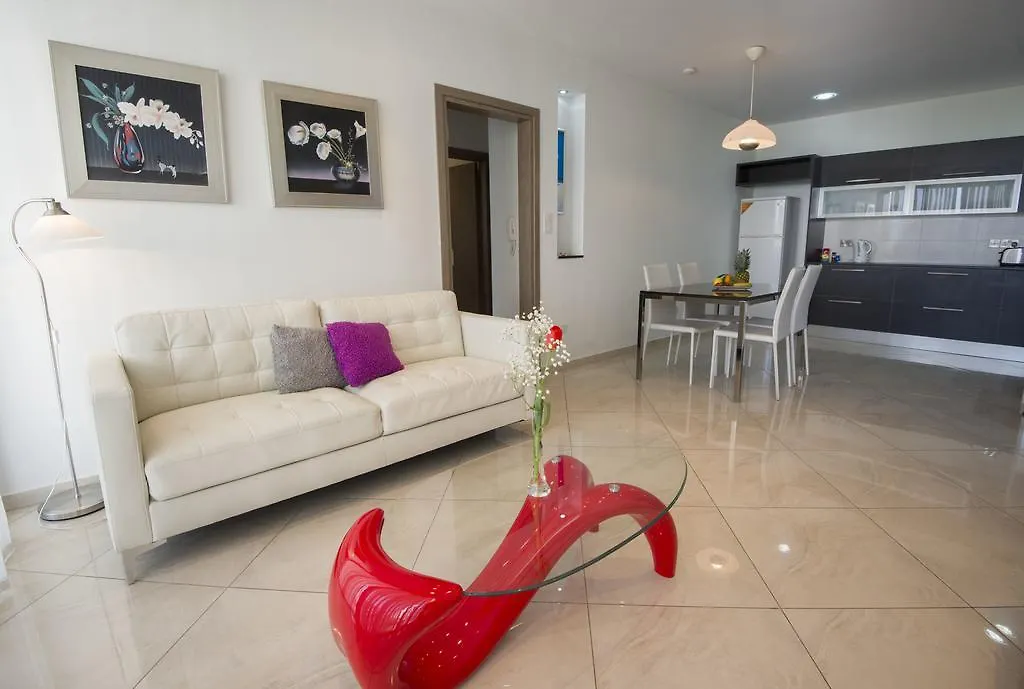Apartment Mesogios House Suites Larnaca