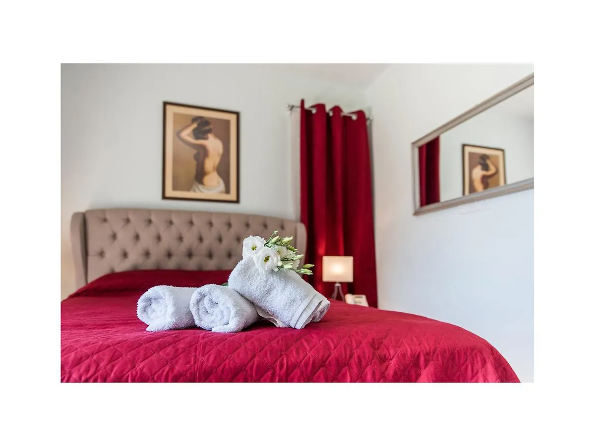 דירה לרנקה Mesogios House Suites קפריסין