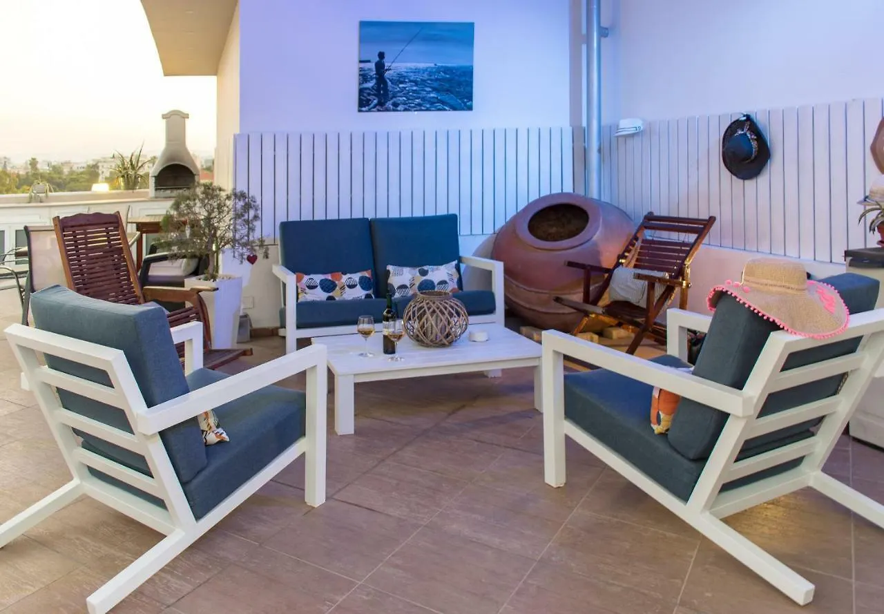 Mesogios House Suites Larnaca Apartment