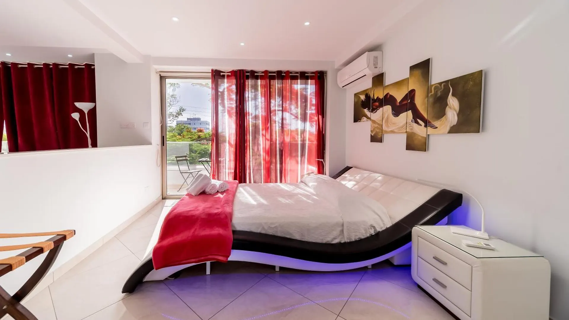 Mesogios House Suites ラルナカ